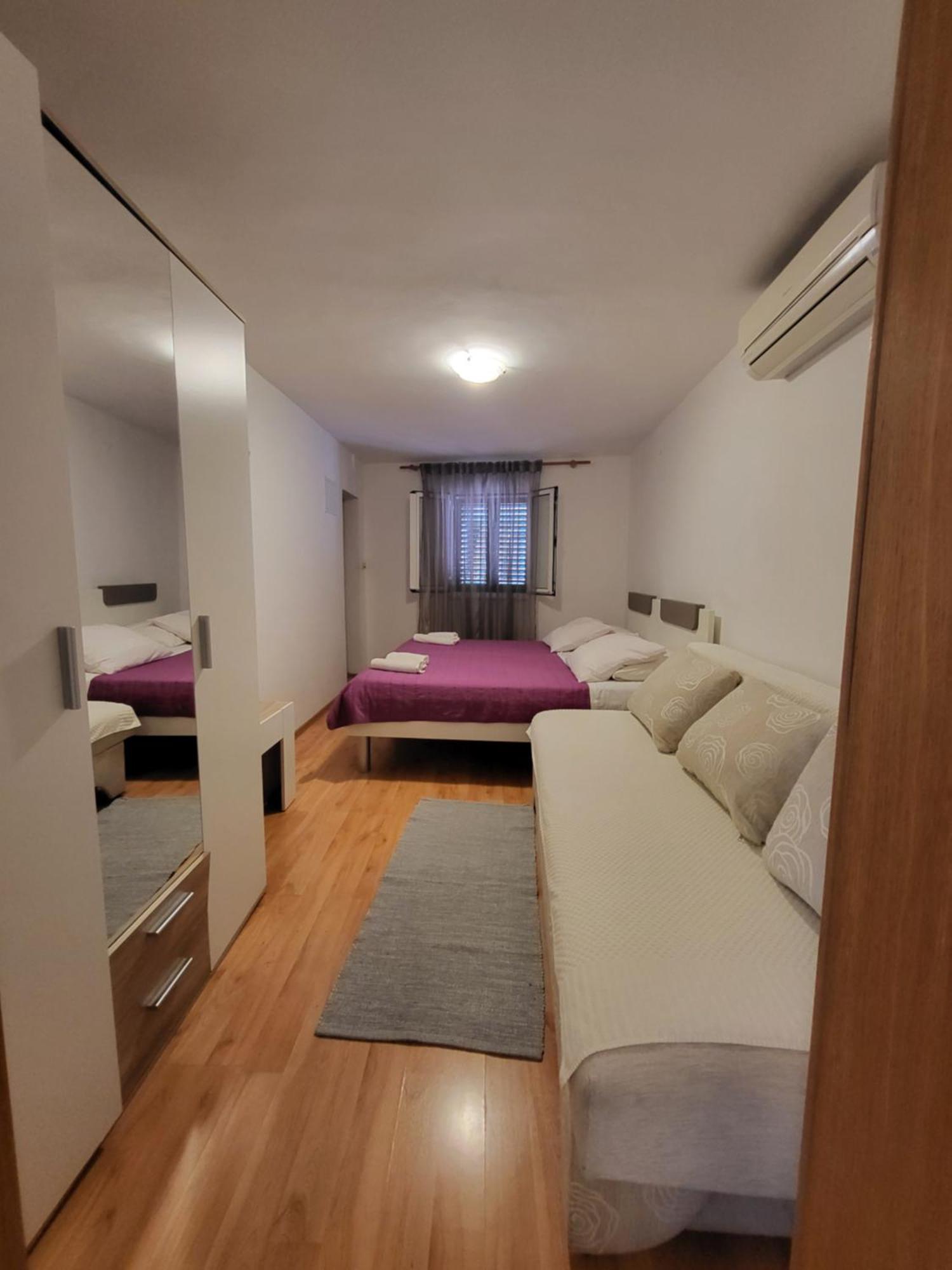 Guest Accomodation Zura Скрадин Екстериор снимка