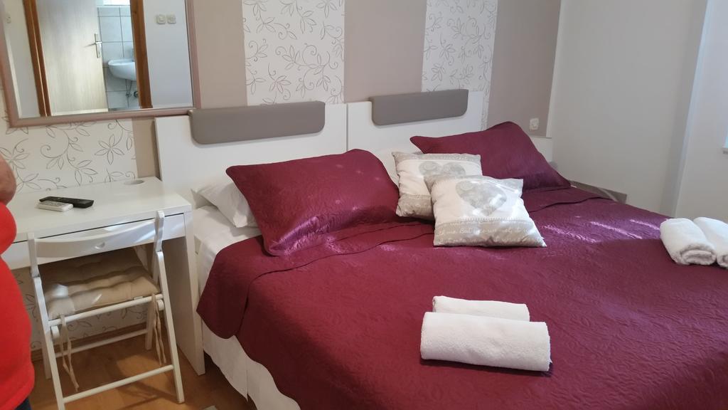 Guest Accomodation Zura Скрадин Екстериор снимка