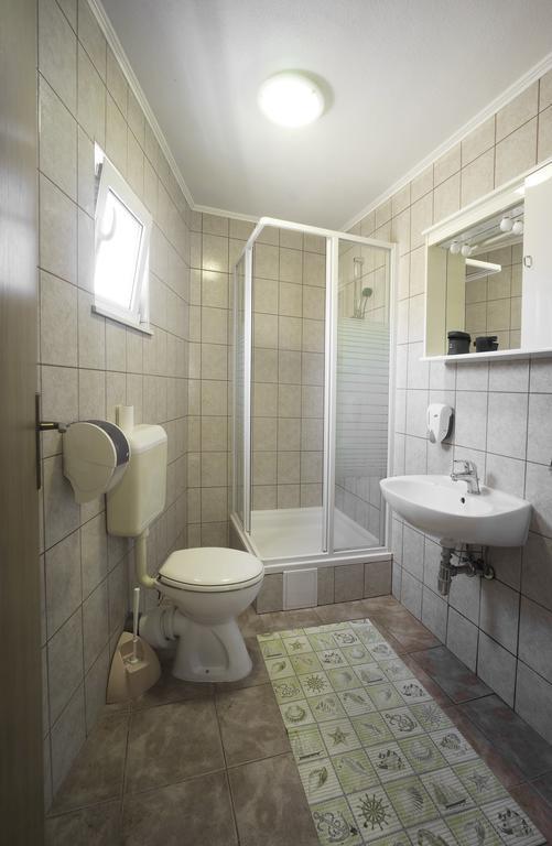 Guest Accomodation Zura Скрадин Екстериор снимка