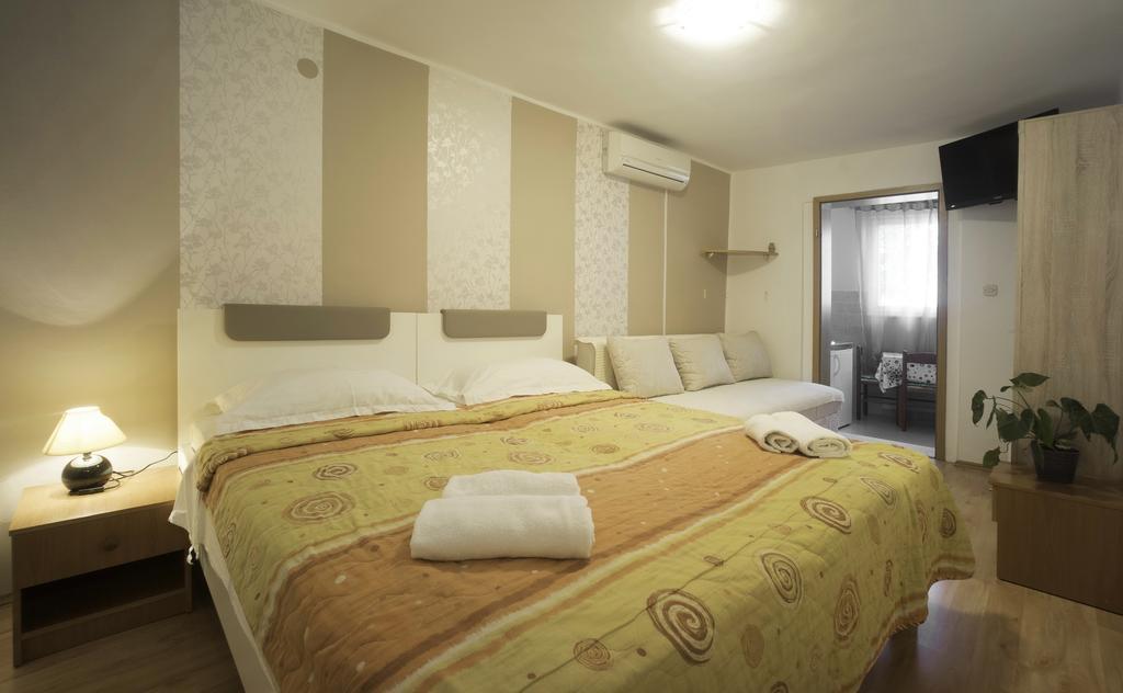Guest Accomodation Zura Скрадин Екстериор снимка