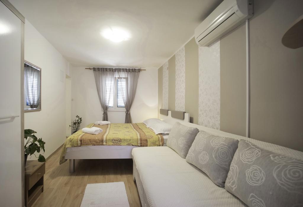 Guest Accomodation Zura Скрадин Екстериор снимка
