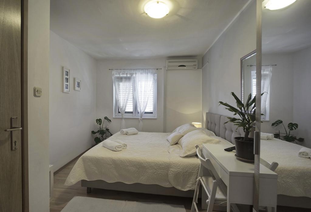 Guest Accomodation Zura Скрадин Екстериор снимка