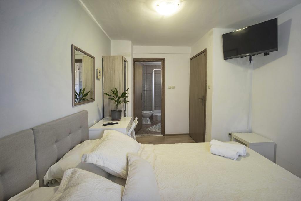 Guest Accomodation Zura Скрадин Екстериор снимка